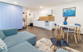 Tino Apartment With Free Parking