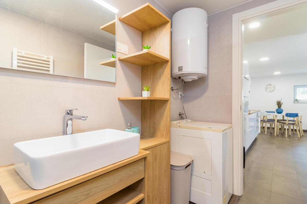 Tino Apartment With Free Parking Пула Екстер'єр фото